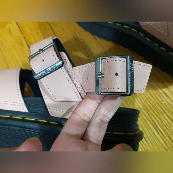 Dr. Martens: Voss II sandals - Picture 7 of 16